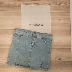 Bloomy Skorts with Distressed Denim Look